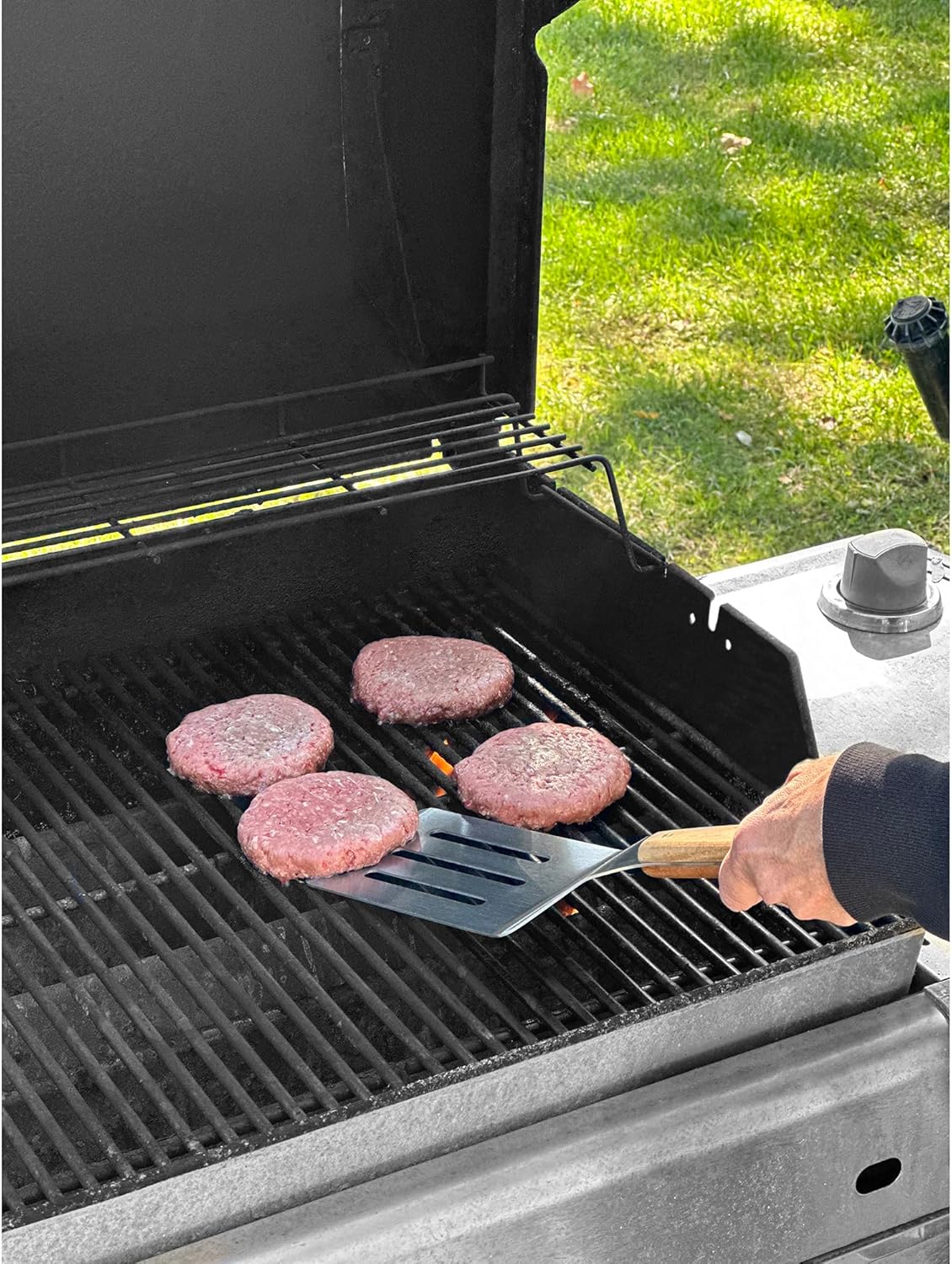 Bred grillspade med skårat huvud