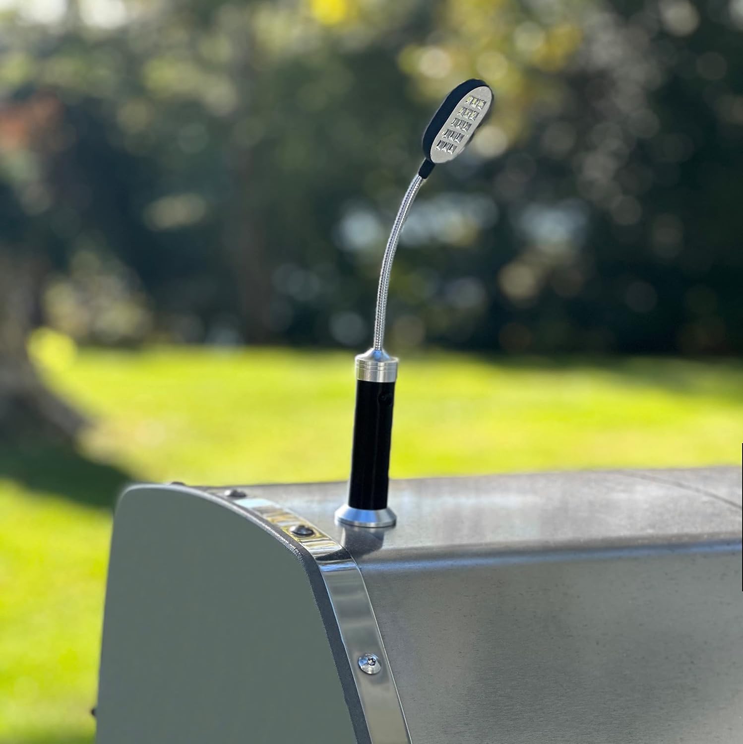 Magnetisk grillampa med ledljus